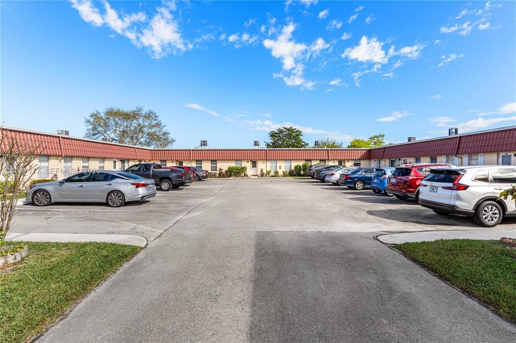 Photo of 528 Franconia Cir #., Lake Worth, FL 33467 (MLS # A11957177)