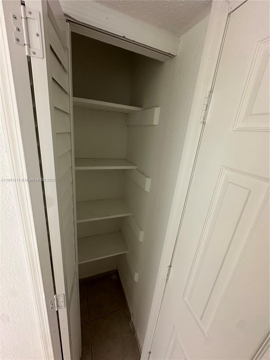 LAS ESTRELLAS CONDO - Residential Lease