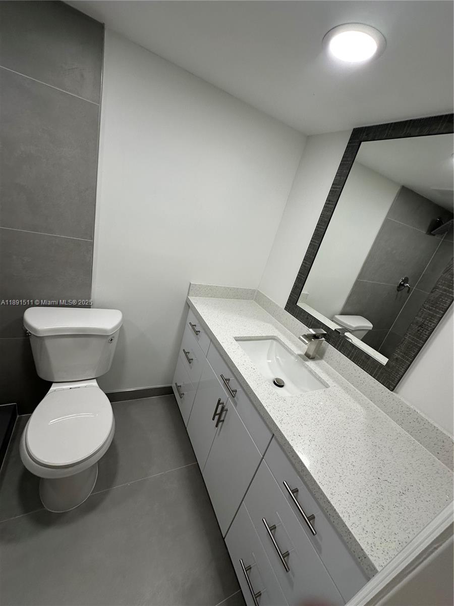 LAS ESTRELLAS CONDO - Residential Lease
