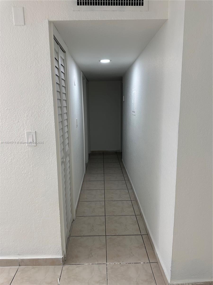 LAS ESTRELLAS CONDO - Residential Lease