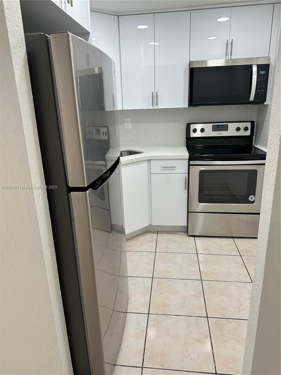 LAS ESTRELLAS CONDO - Residential Lease