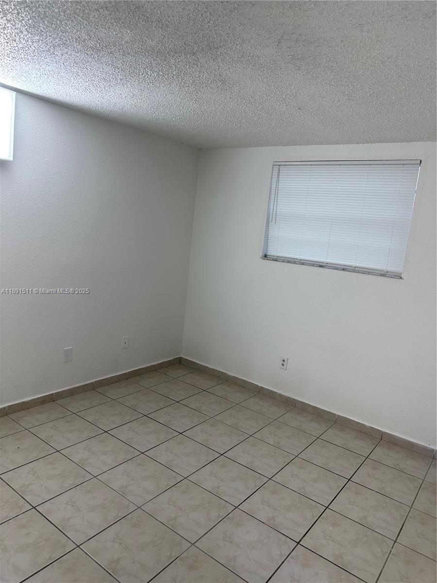 LAS ESTRELLAS CONDO - Residential Lease