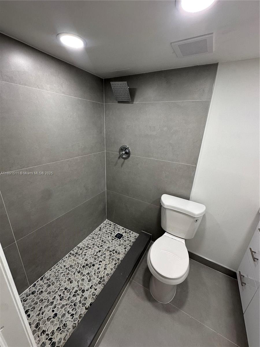 LAS ESTRELLAS CONDO - Residential Lease