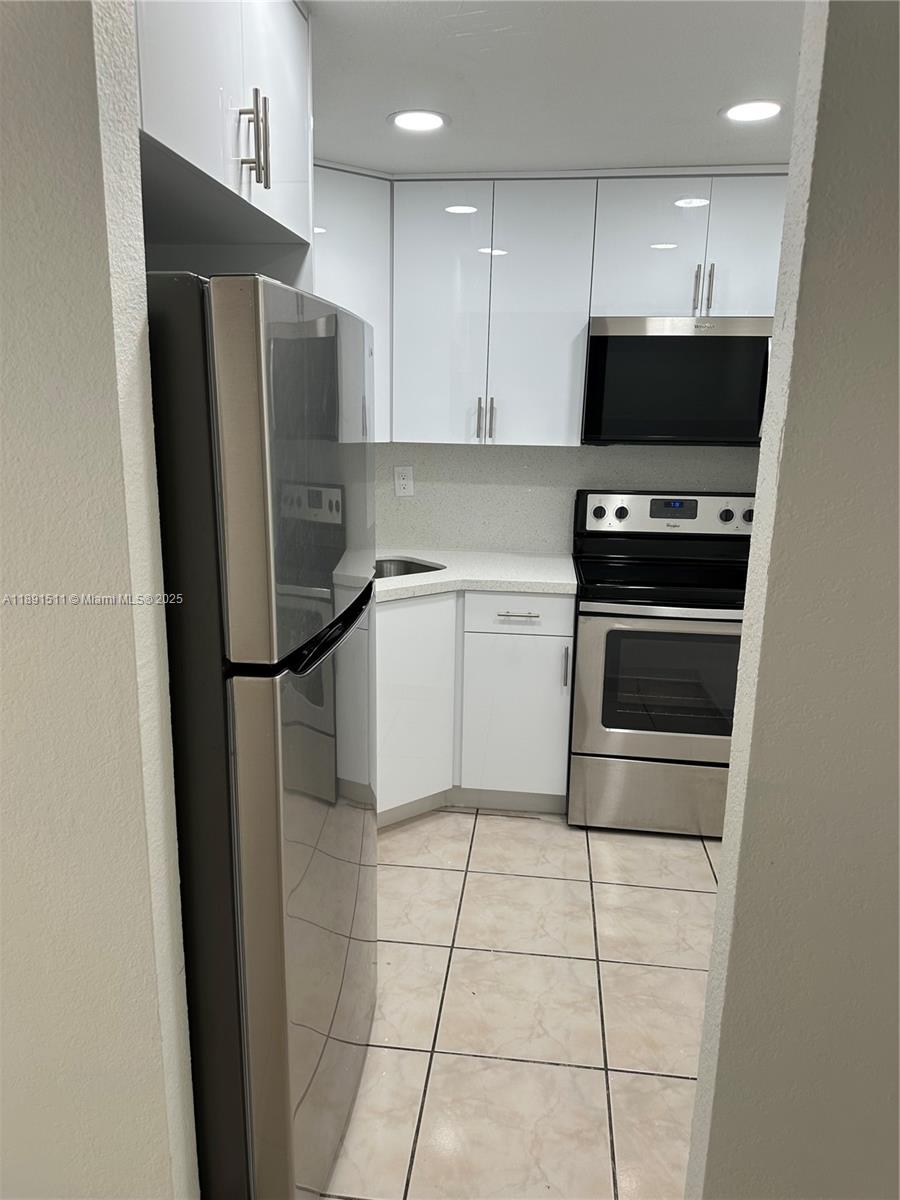 LAS ESTRELLAS CONDO - Residential Lease