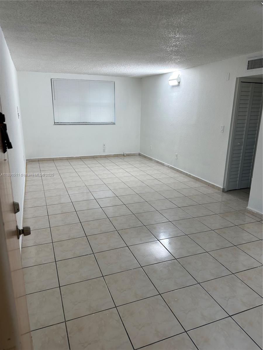 LAS ESTRELLAS CONDO - Residential Lease