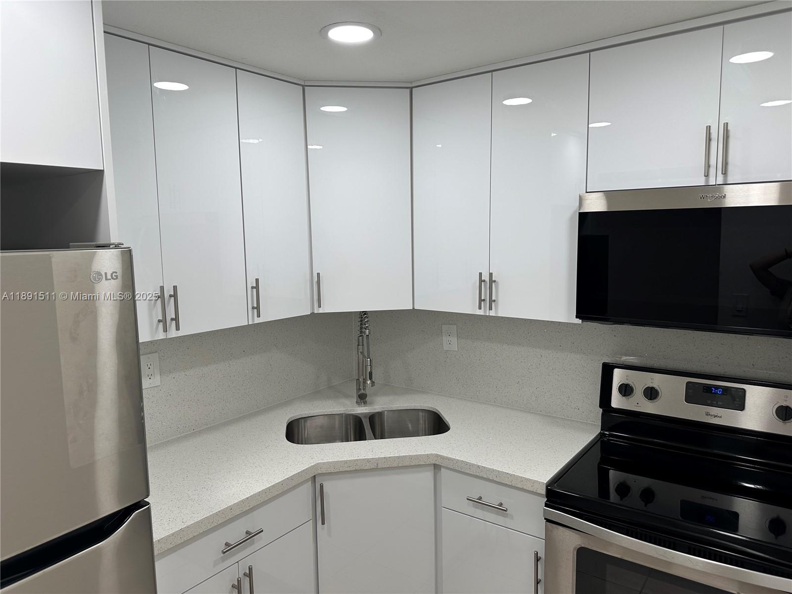 LAS ESTRELLAS CONDO - Residential Lease