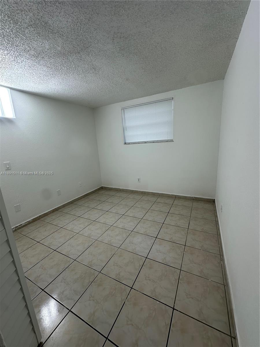 LAS ESTRELLAS CONDO - Residential Lease