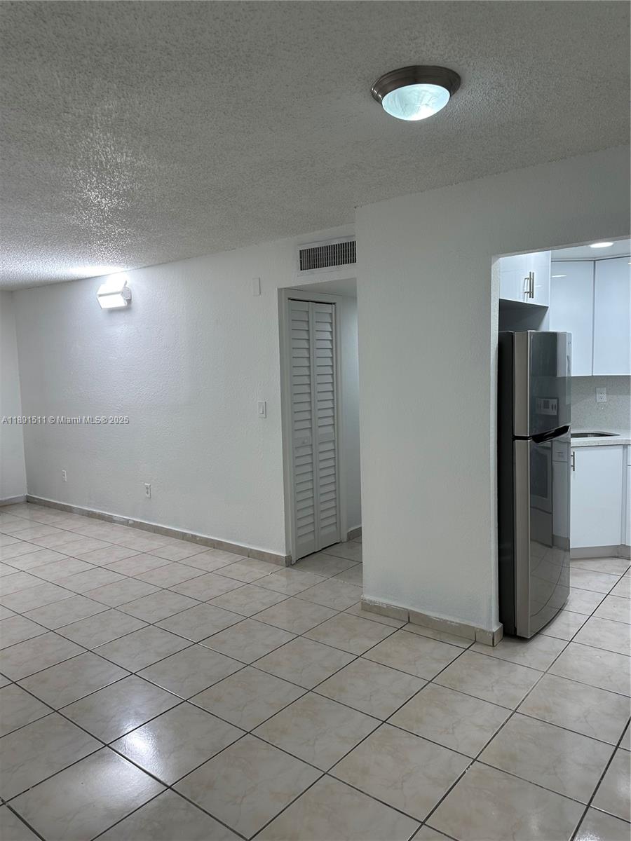 LAS ESTRELLAS CONDO - Residential Lease