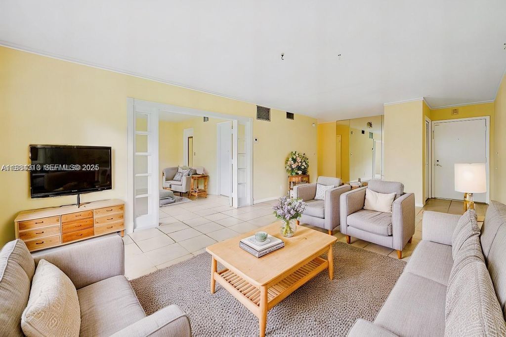 Photo of 124 NE 19th Ct #114B, Wilton Manors, FL 33305 (MLS # A11884313)