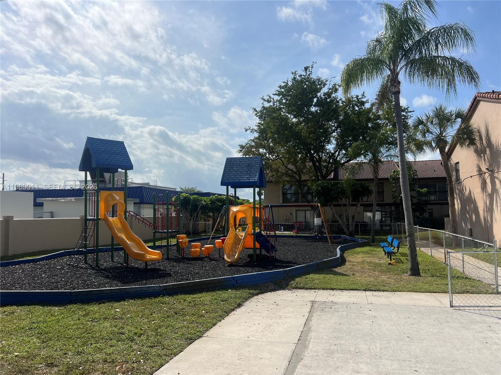 CLASSIC TOWNE HOUSES WEST - Residential