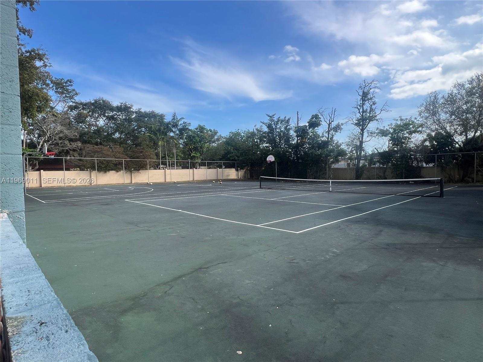 CLASSIC TOWNE HOUSES WEST - Residential