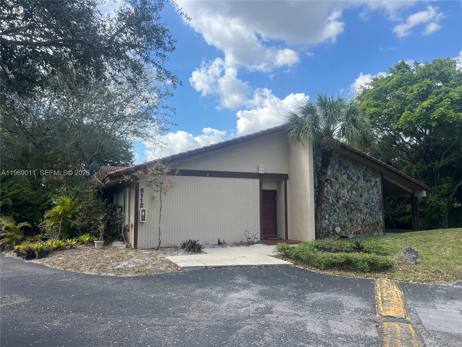 CLASSIC TOWNE HOUSES WEST - Residential