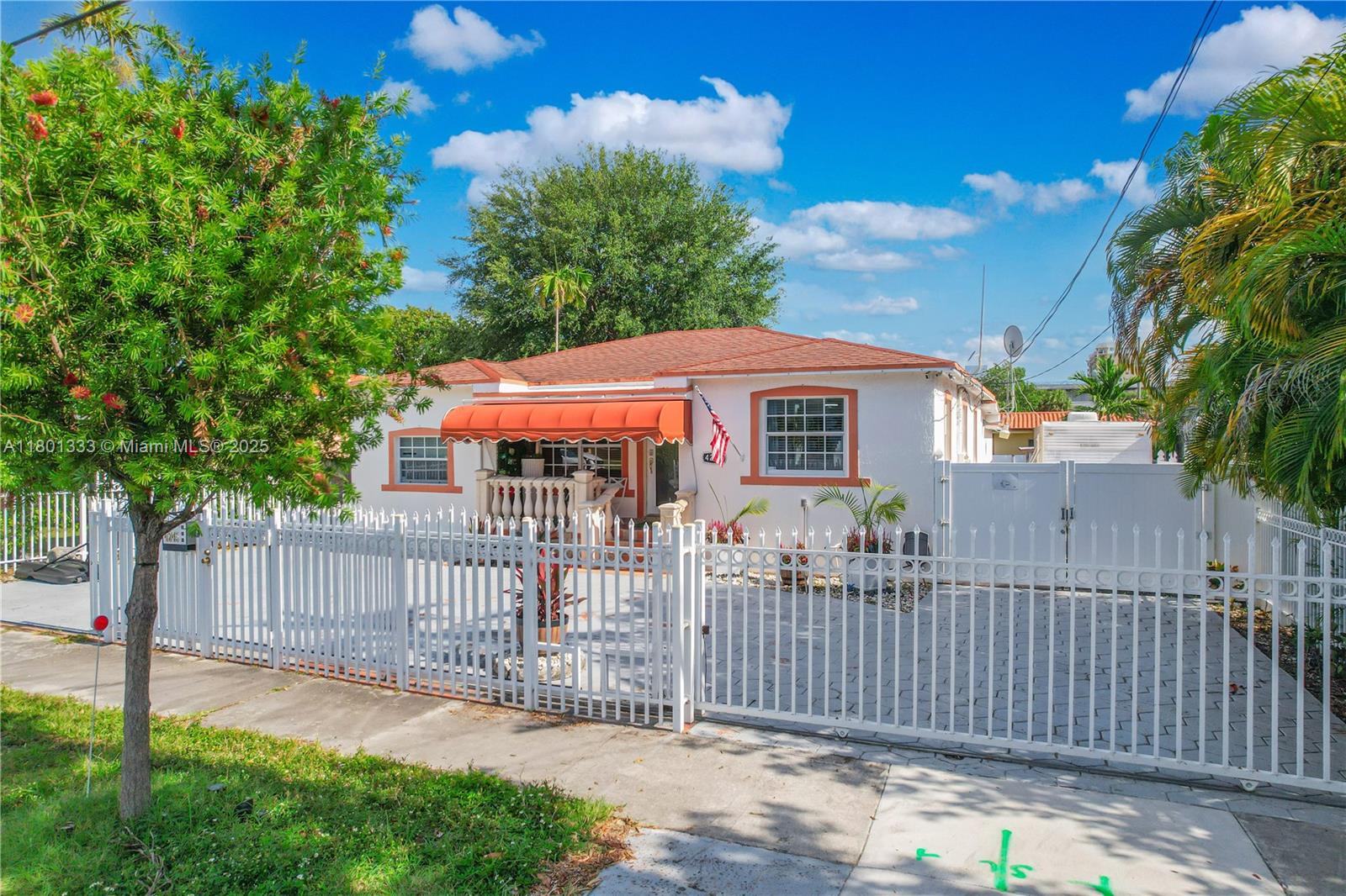 4245 Sw 3rd St, Miami, Broward County, Florida - 3 Bedrooms  
3 Bathrooms - 