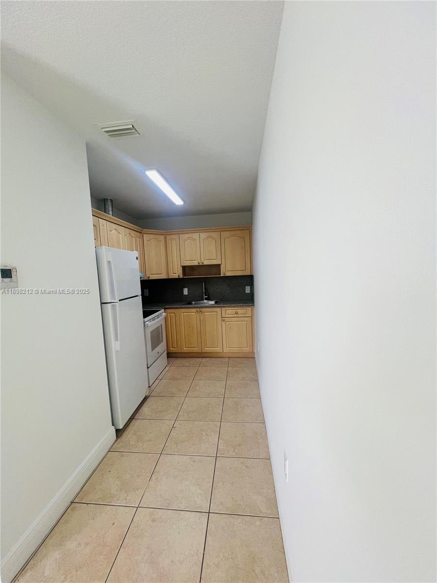 BELLAVISTA ON THE RIVER C - Residential Lease