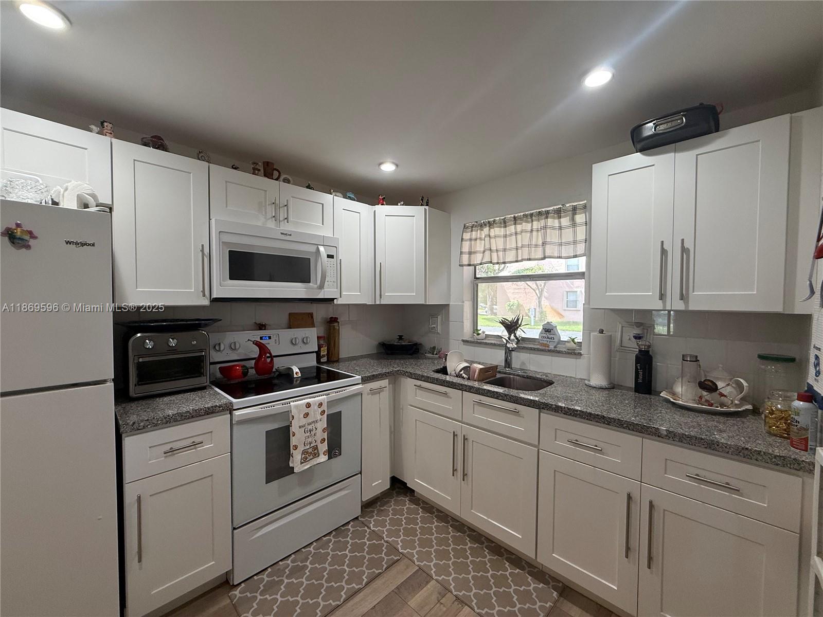 SUNRISE LAKES 119 CONDO - Residential