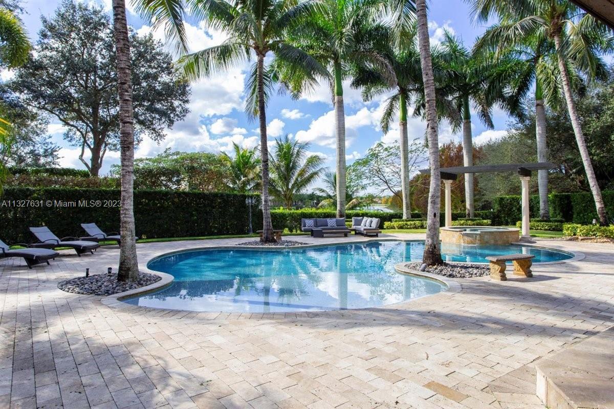 VISTA DEL LAGO - Residential