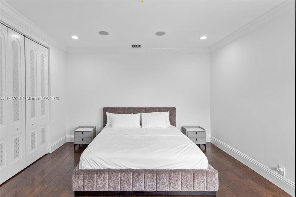 VISTA DEL LAGO - Residential