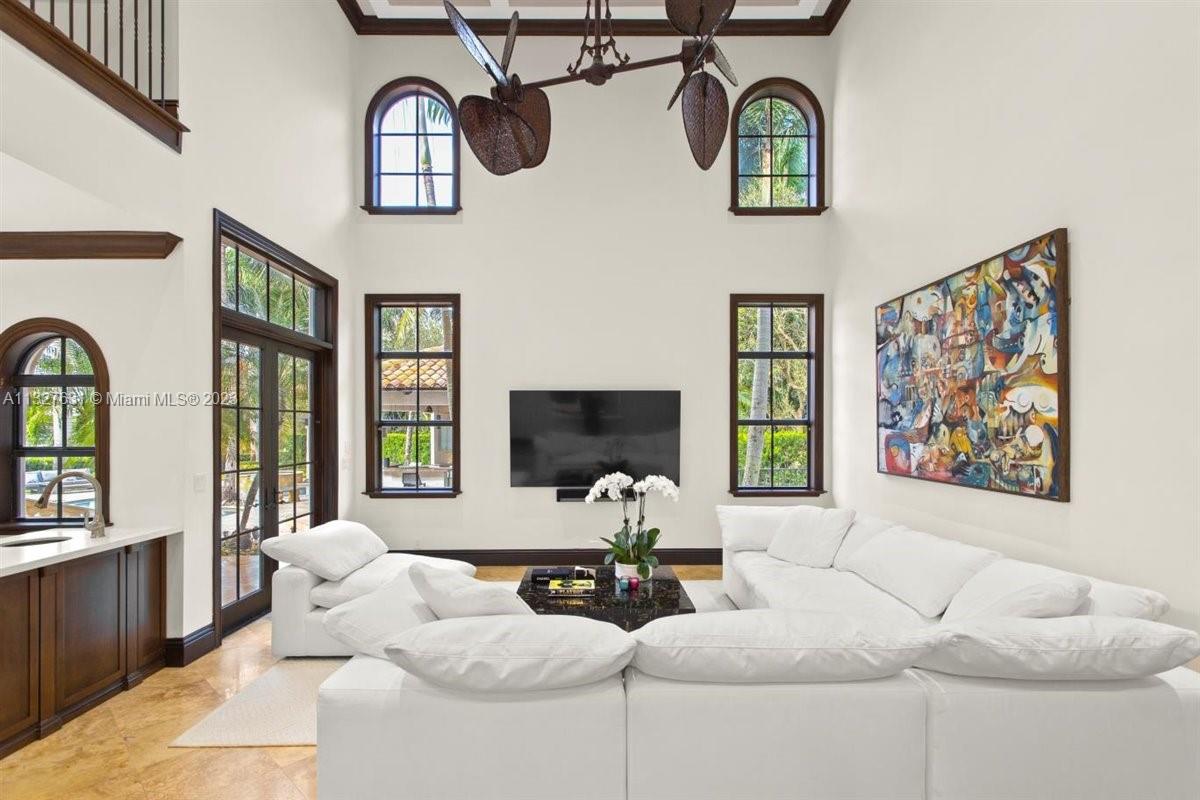 VISTA DEL LAGO - Residential