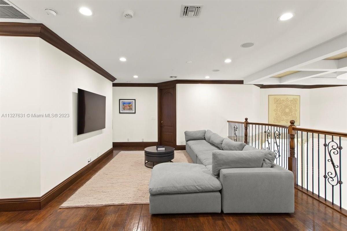 VISTA DEL LAGO - Residential