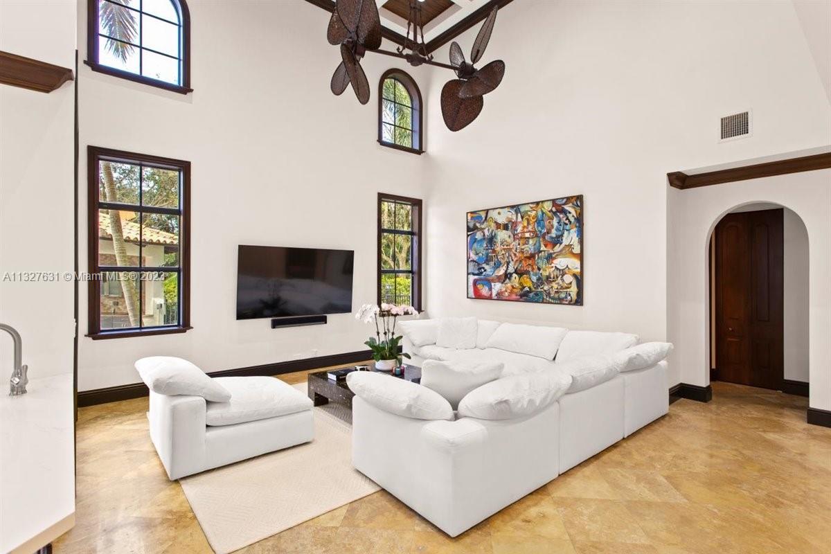 VISTA DEL LAGO - Residential