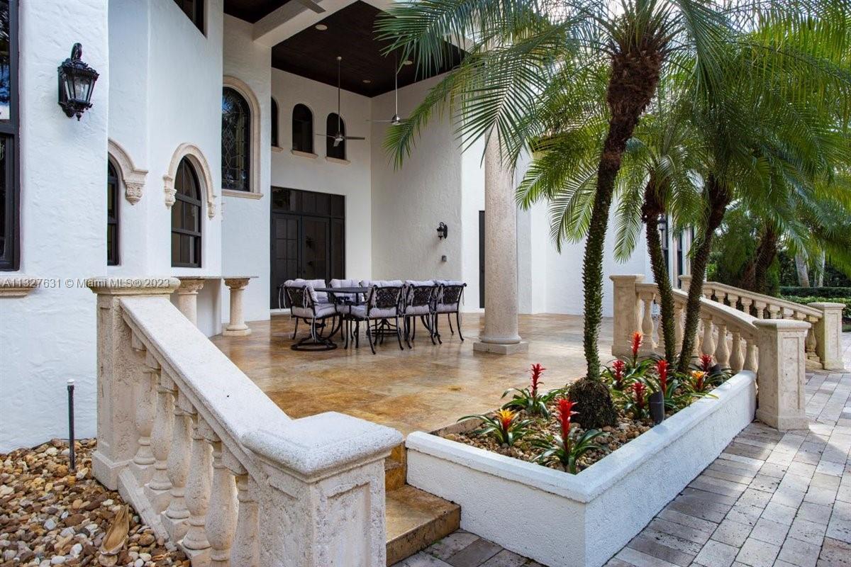 VISTA DEL LAGO - Residential