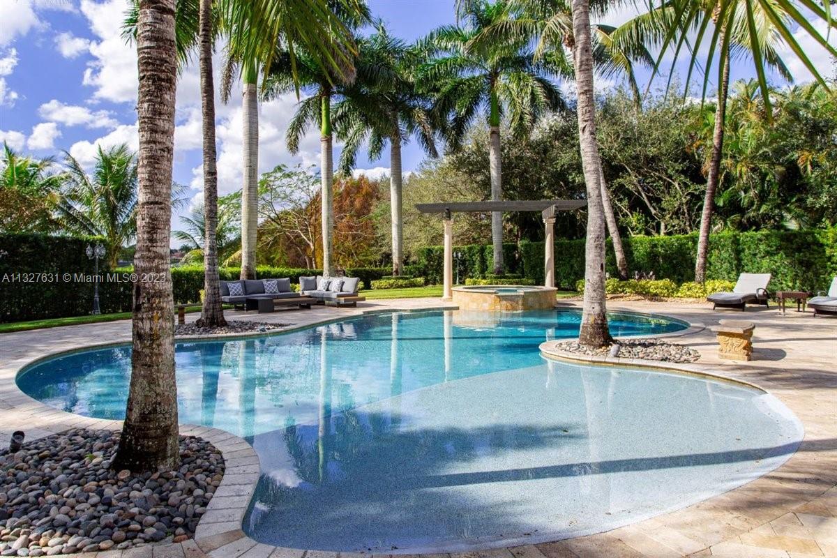 VISTA DEL LAGO - Residential