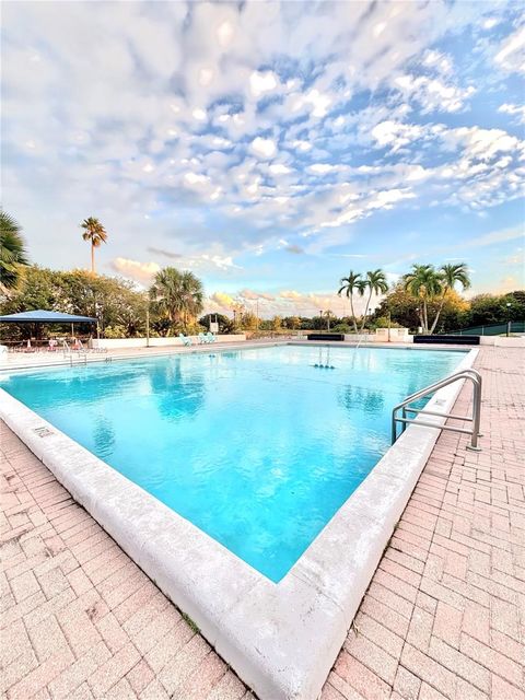 4160 Inverrary Dr 204 Lauderhill FL 33319