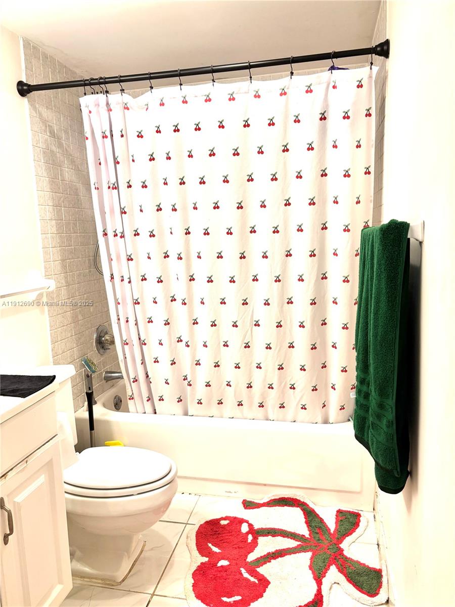 MANORS OF INVERRARY I-5 - Residential