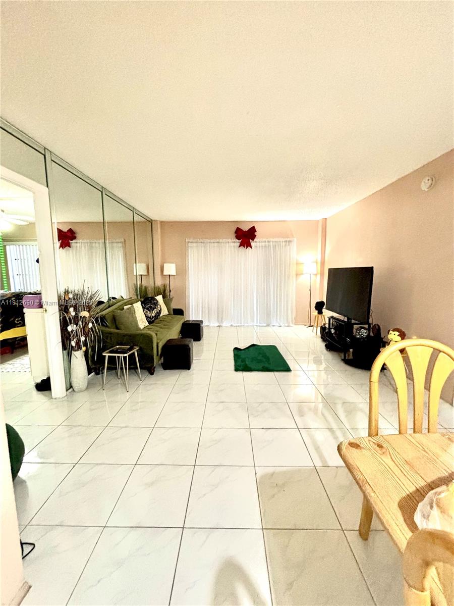 4160 Inverrary Dr 204