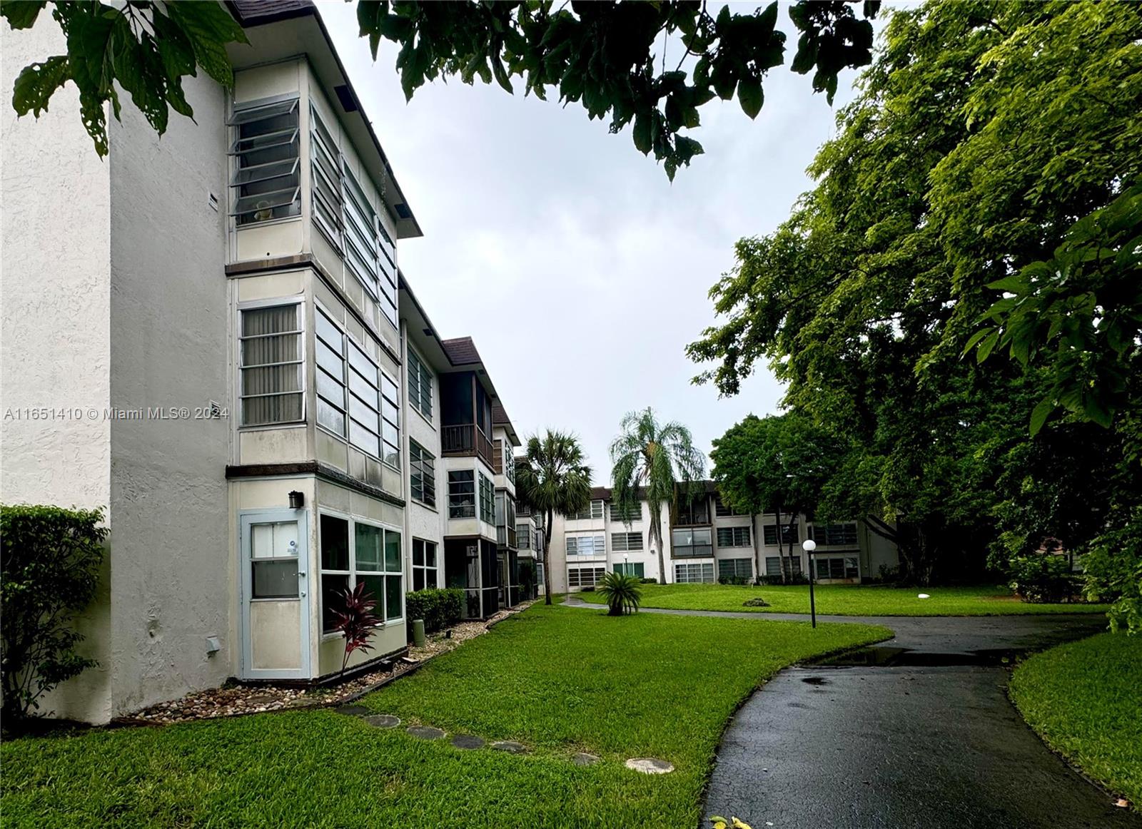 OMEGA CONDO NO 6 - Residential