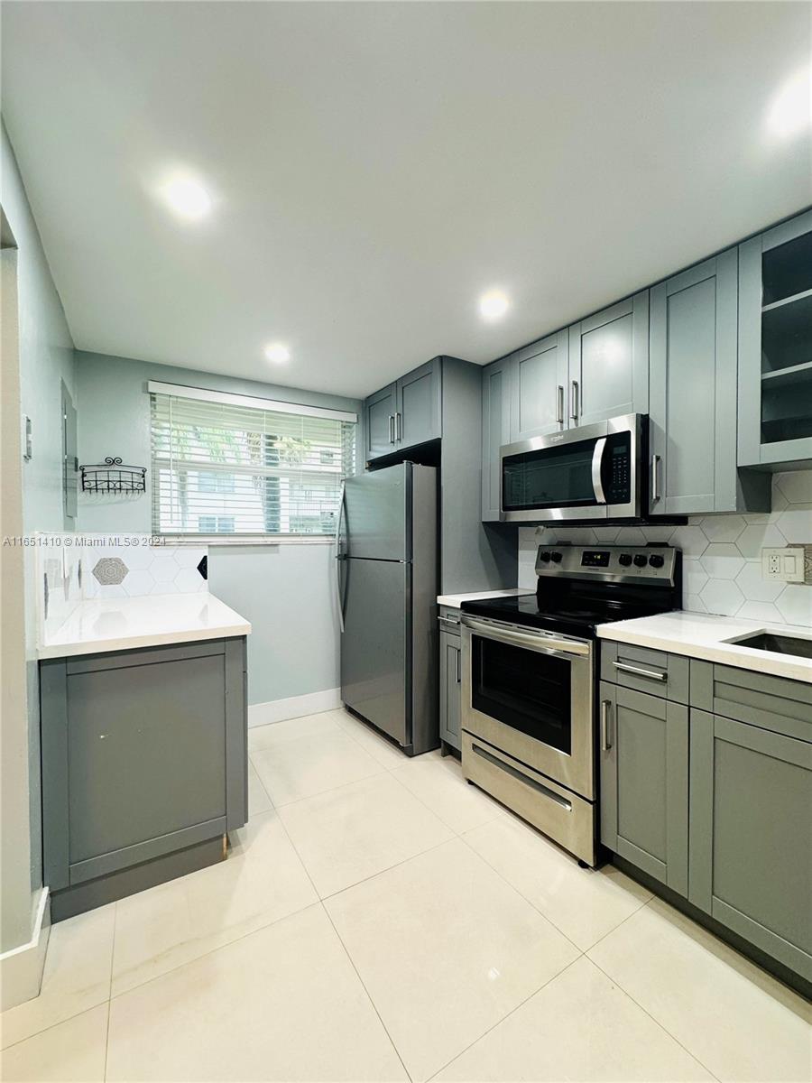 OMEGA CONDO NO 6 - Residential