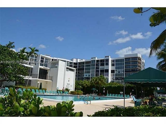 800 Parkview Dr 1018