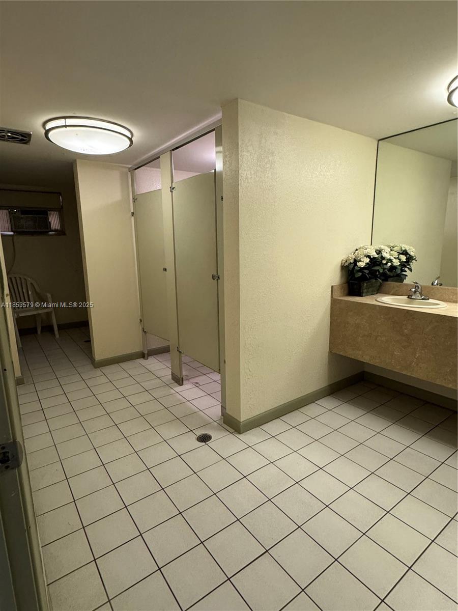 NO 39 PALM-AIRE COUNTRY C - Residential Lease