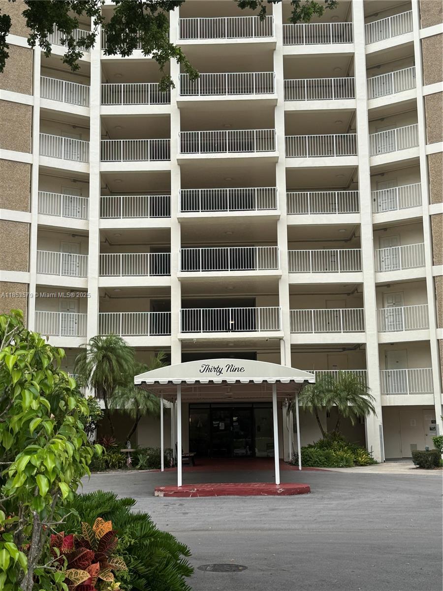 Spacious 2-bedroom, 2-bath apartment in the heart of Pompano Beach! This well-maintained unit offers a functional layout, plenty of natural light, and great potential as a primary residence or investment property. Conveniently located near shopping, dining, major highways, and just minutes from the beach. Don’t miss out on this opportunity to own in a rapidly growing area!