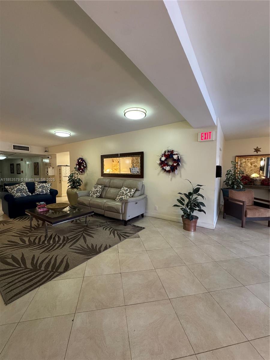 NO 39 PALM-AIRE COUNTRY C - Residential Lease