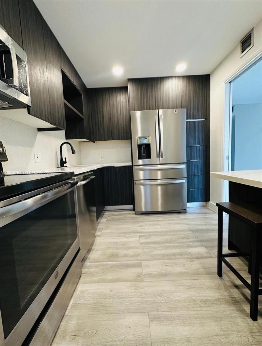 NO 39 PALM-AIRE COUNTRY C - Residential Lease