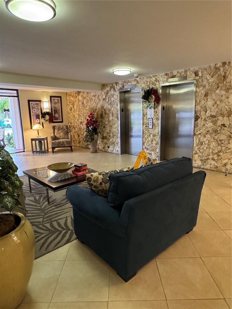 NO 39 PALM-AIRE COUNTRY C - Residential Lease