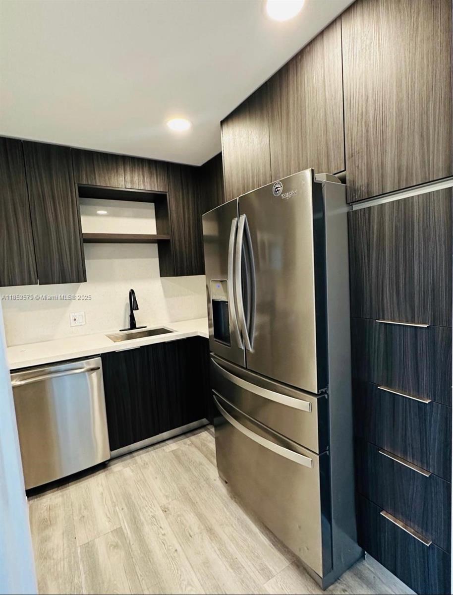 NO 39 PALM-AIRE COUNTRY C - Residential Lease