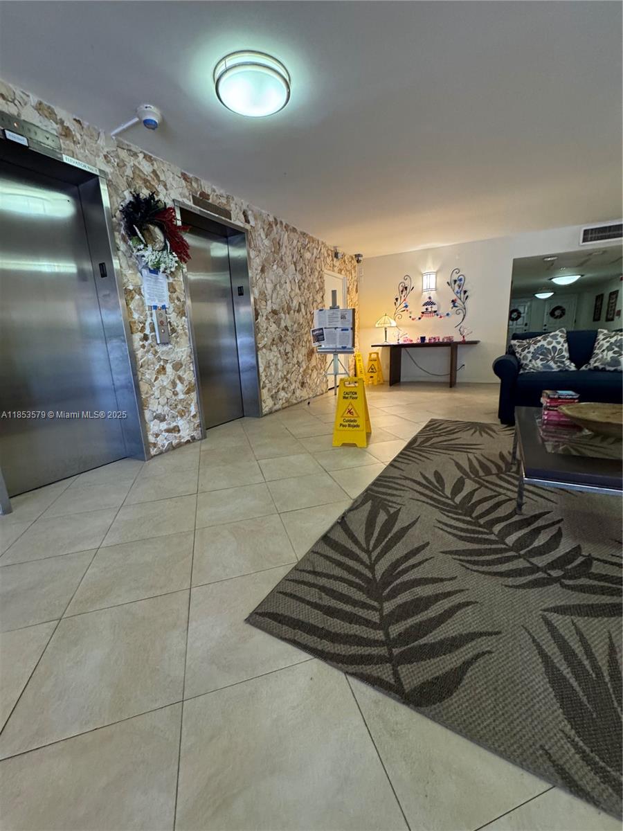 NO 39 PALM-AIRE COUNTRY C - Residential Lease