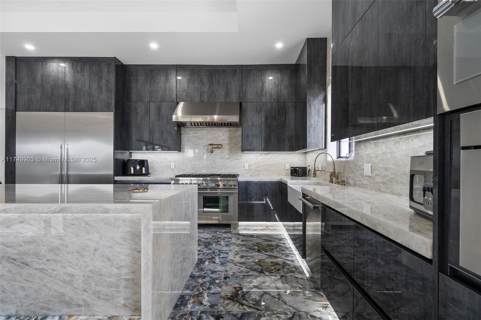 NEW HOMES ESTATES - Residential