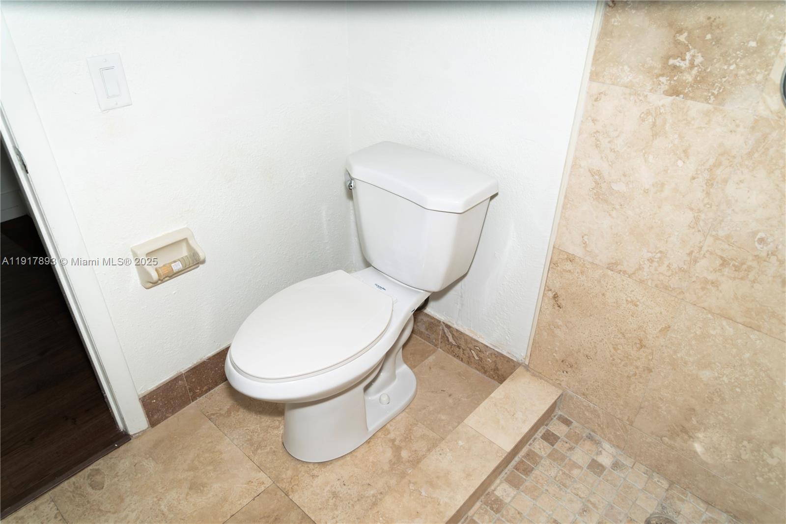 LAKE EMERALD CONDOMINIUM - Residential Lease