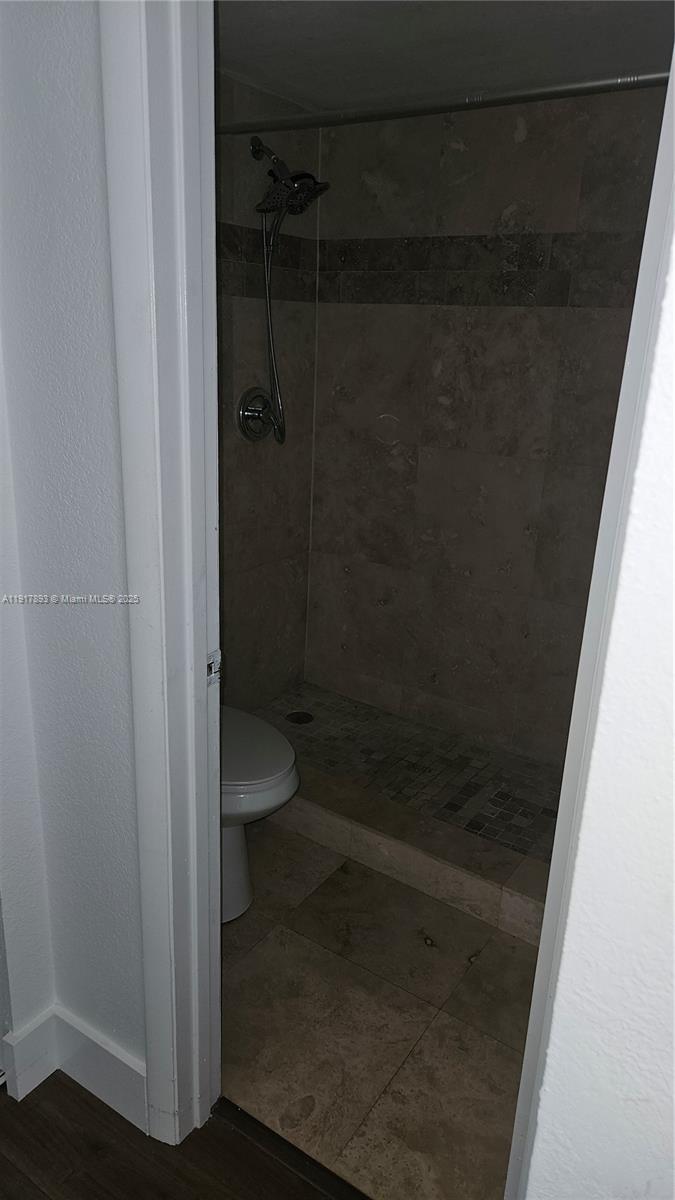 LAKE EMERALD CONDOMINIUM - Residential Lease