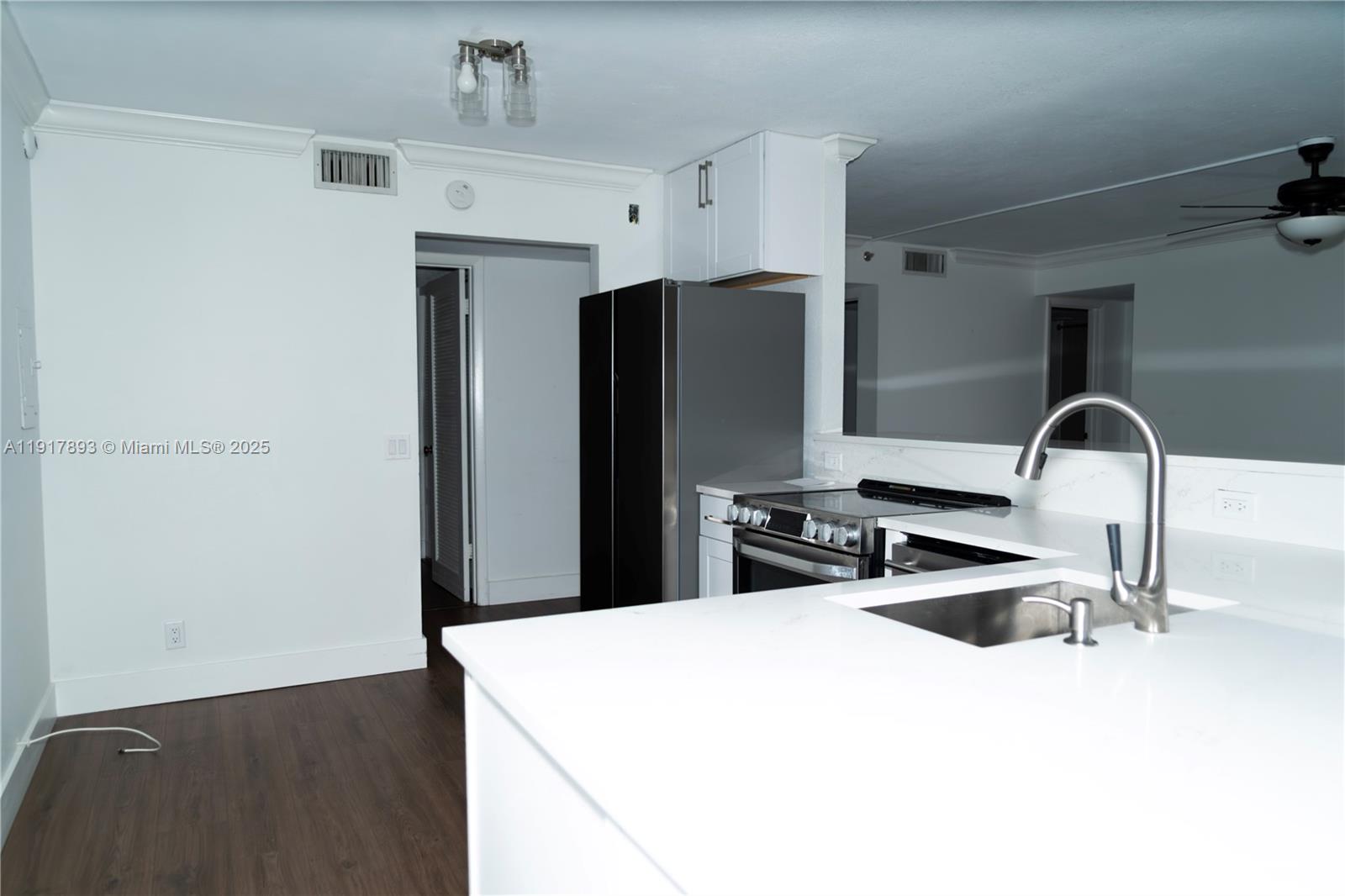 LAKE EMERALD CONDOMINIUM - Residential Lease