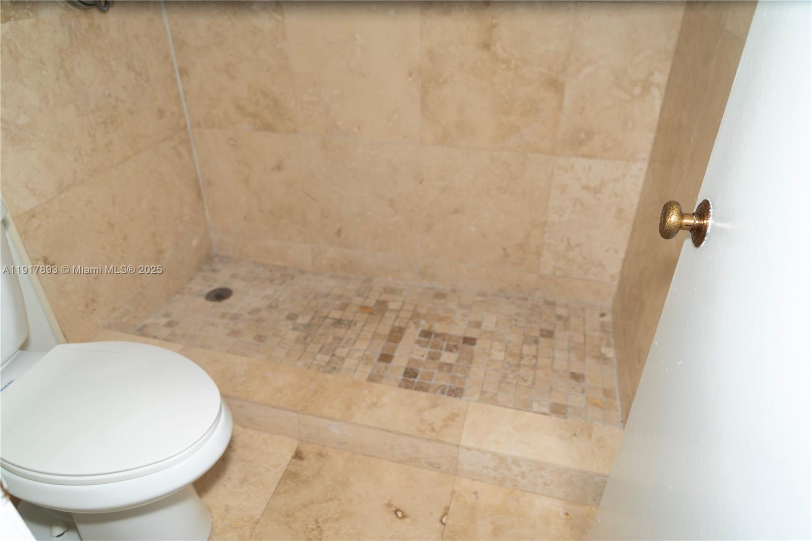 LAKE EMERALD CONDOMINIUM - Residential Lease