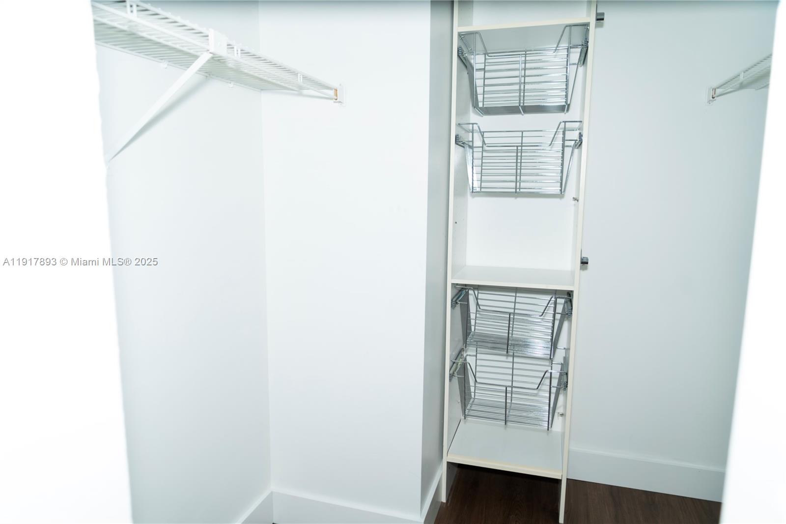 LAKE EMERALD CONDOMINIUM - Residential Lease