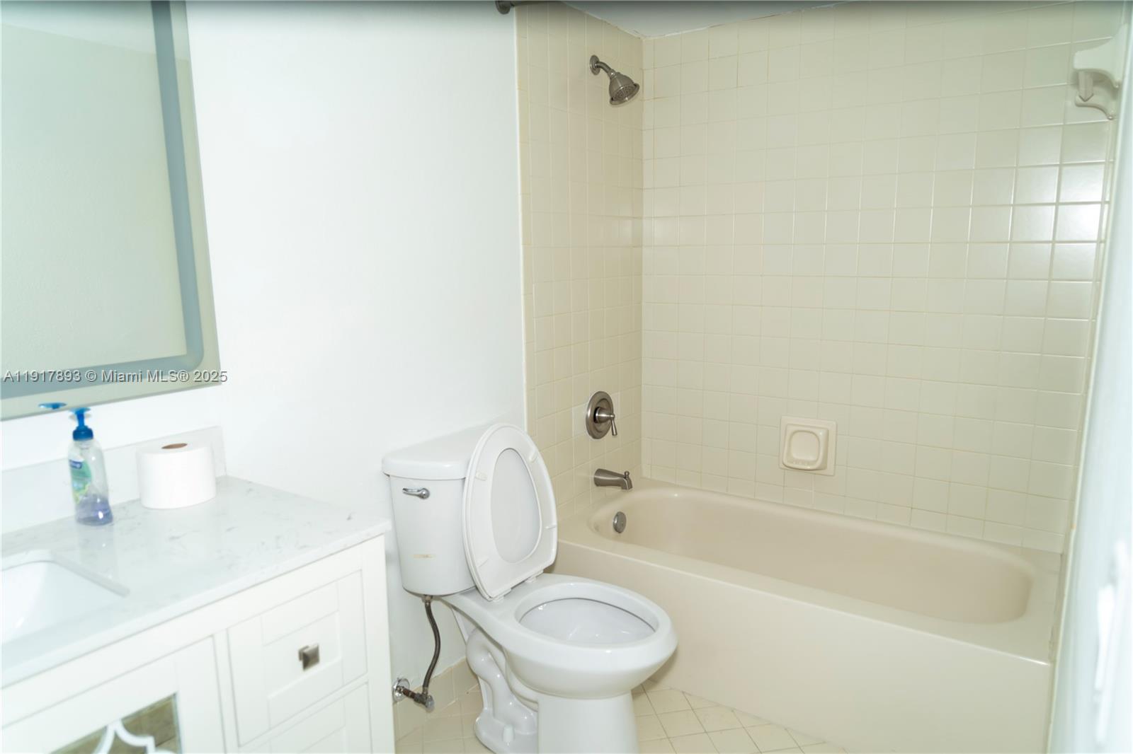 LAKE EMERALD CONDOMINIUM - Residential Lease