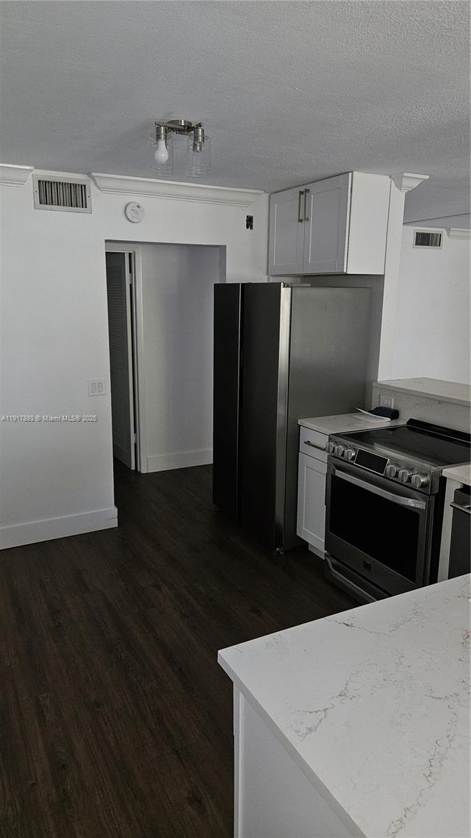 LAKE EMERALD CONDOMINIUM - Residential Lease