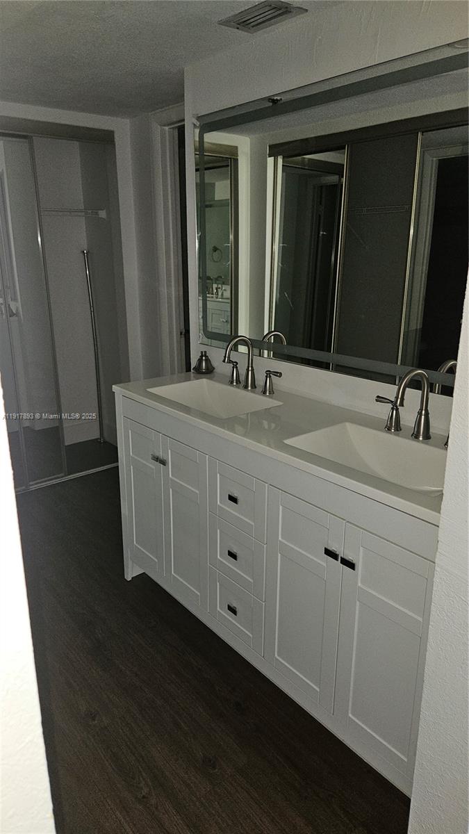 LAKE EMERALD CONDOMINIUM - Residential Lease