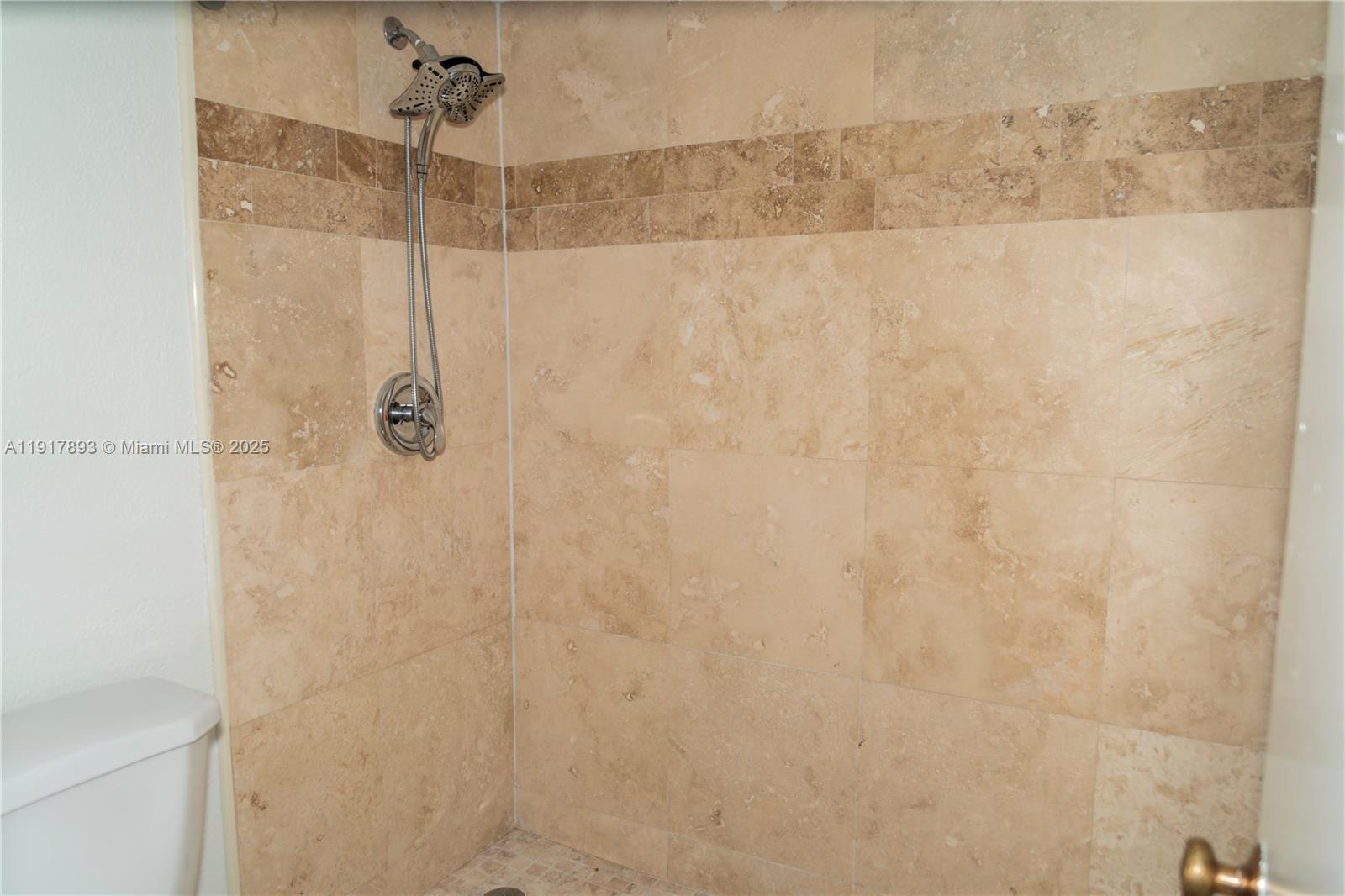 LAKE EMERALD CONDOMINIUM - Residential Lease