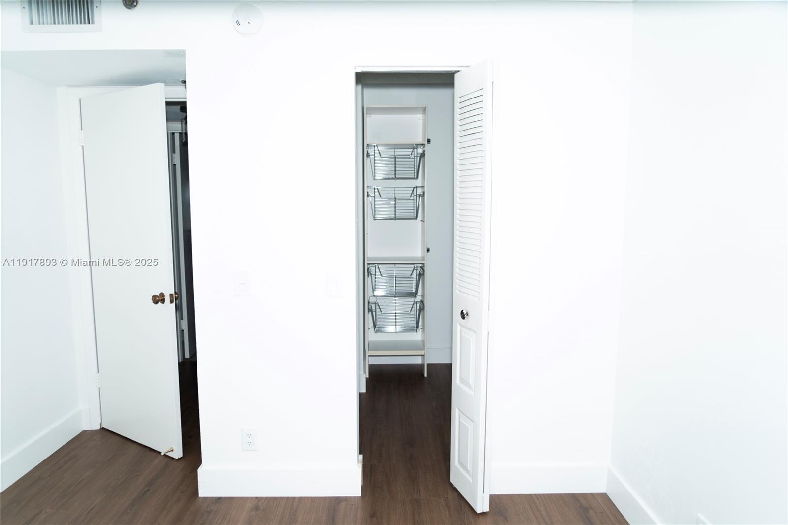 LAKE EMERALD CONDOMINIUM - Residential Lease